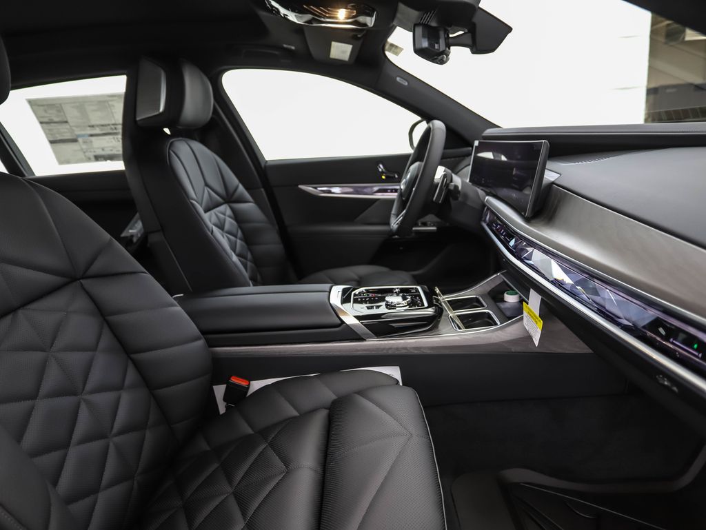 Thumbnail: 2026 BMW 7 Series - 31