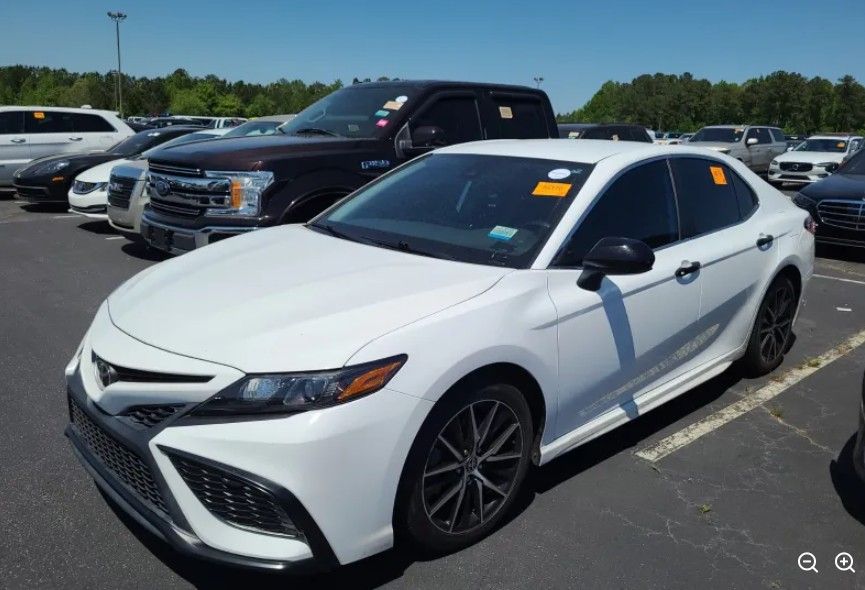 2021 Toyota Camry 2.5 Auto SE's photo