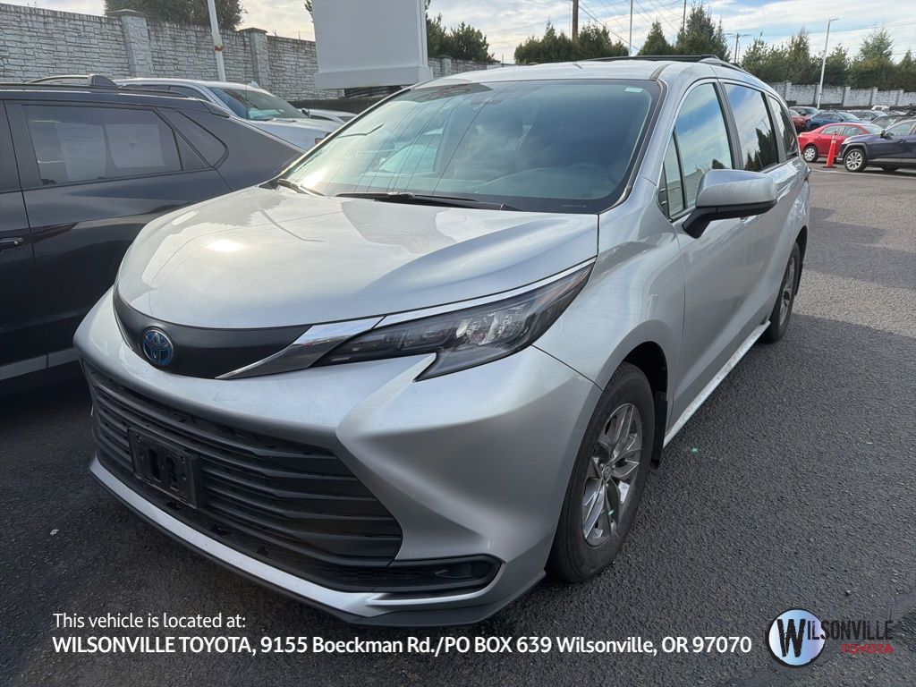2025 Toyota Sienna LE 8-Passenger AWD