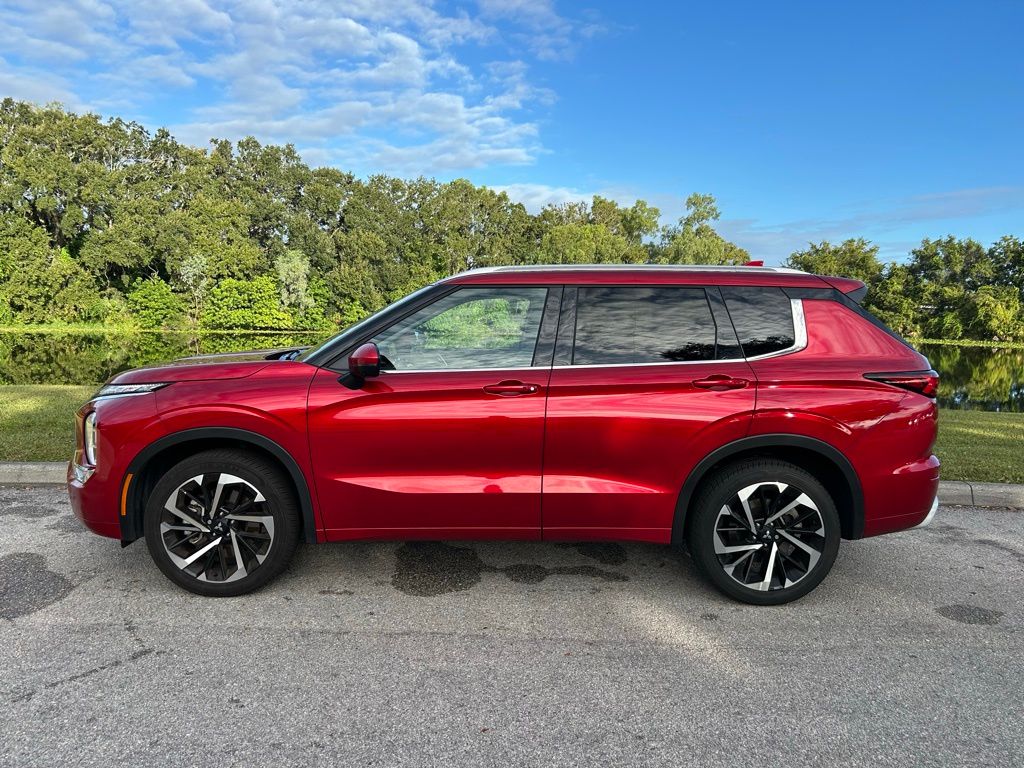 Thumbnail: 2024 Mitsubishi Outlander - 2