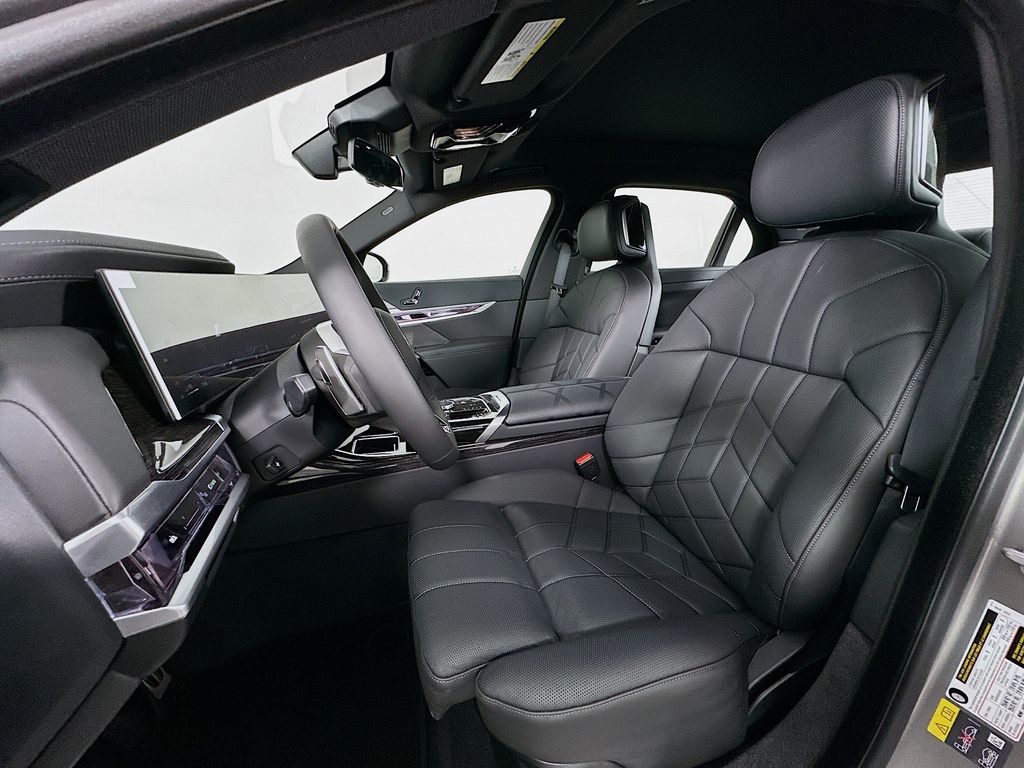 Thumbnail: 2026 BMW 7 Series - 16