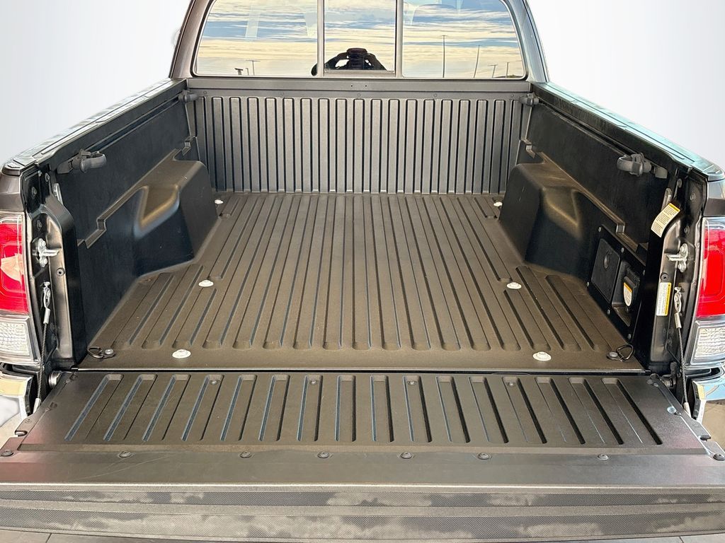 Thumbnail: 2021 Toyota Tacoma - 27
