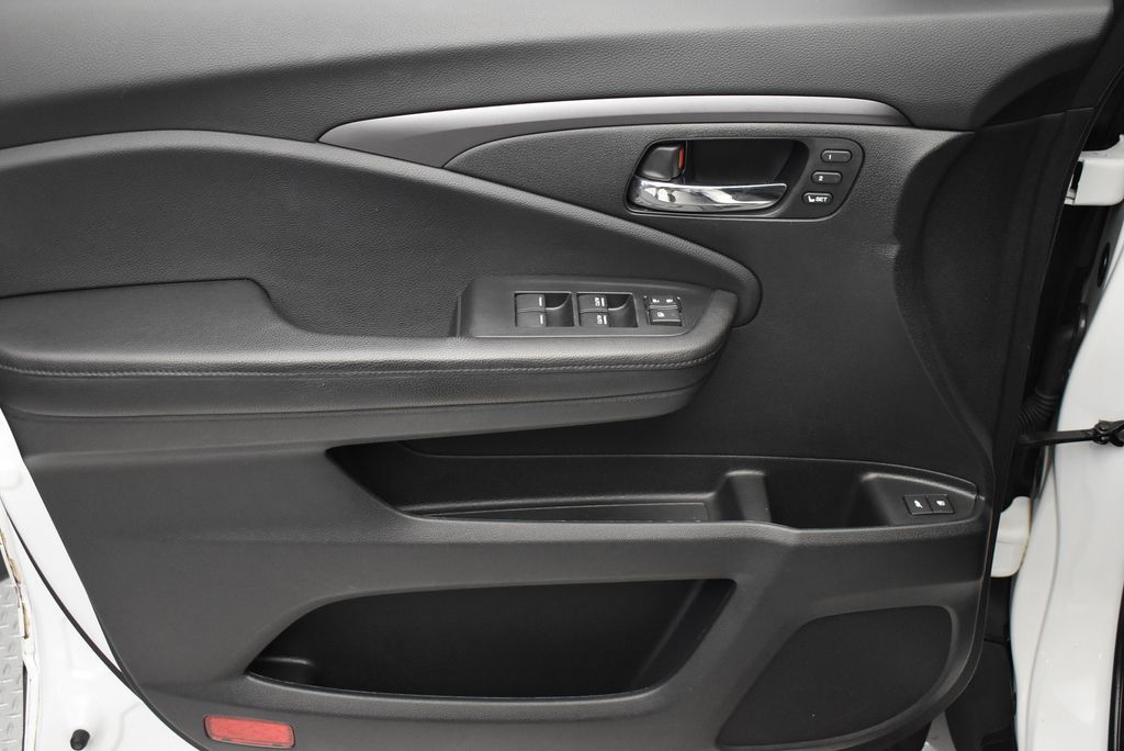 Thumbnail: 2020 Honda Pilot - 11
