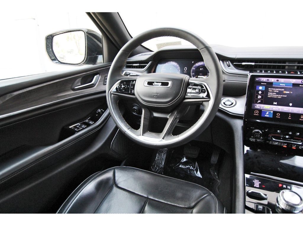 2023 Jeep Grand Cherokee Overland - 7