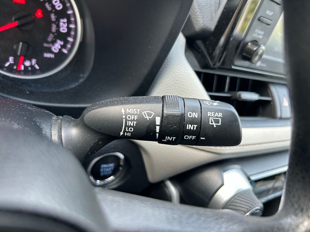Thumbnail: 2022 Toyota RAV4 - 21