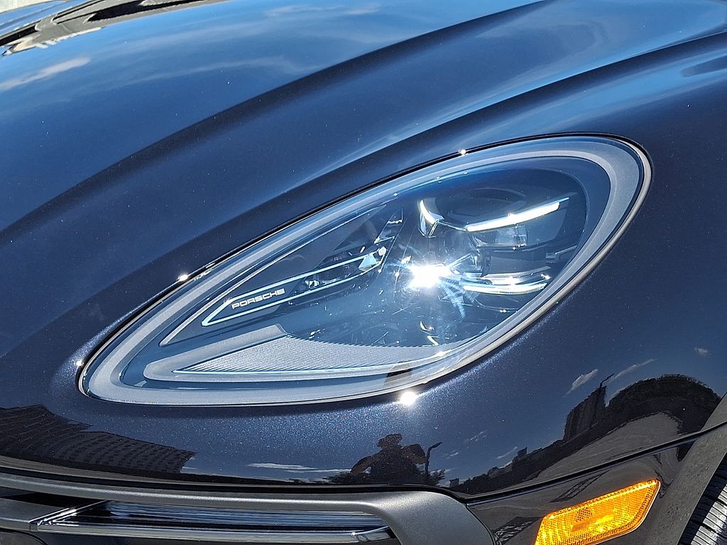 Thumbnail: 2026 Porsche Macan - 11