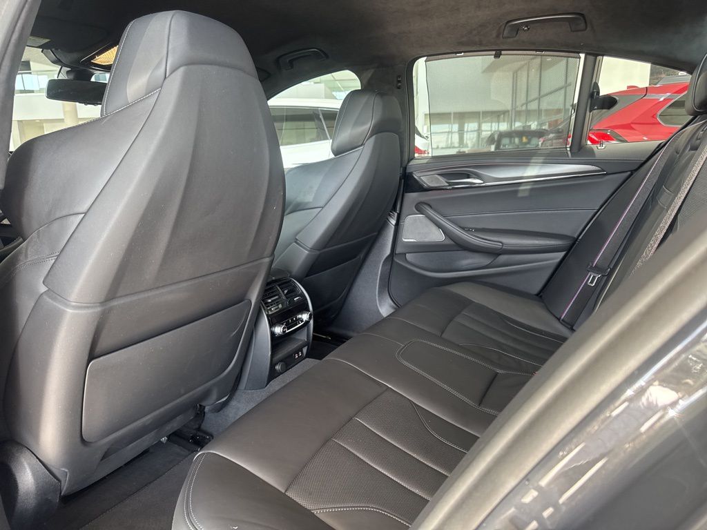 Thumbnail: 2022 BMW M5 - 24