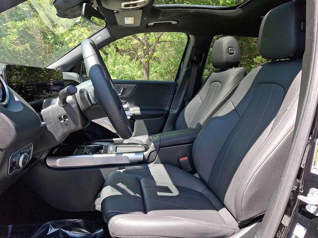 Thumbnail: 2026 Mercedes-Benz GLB - 13