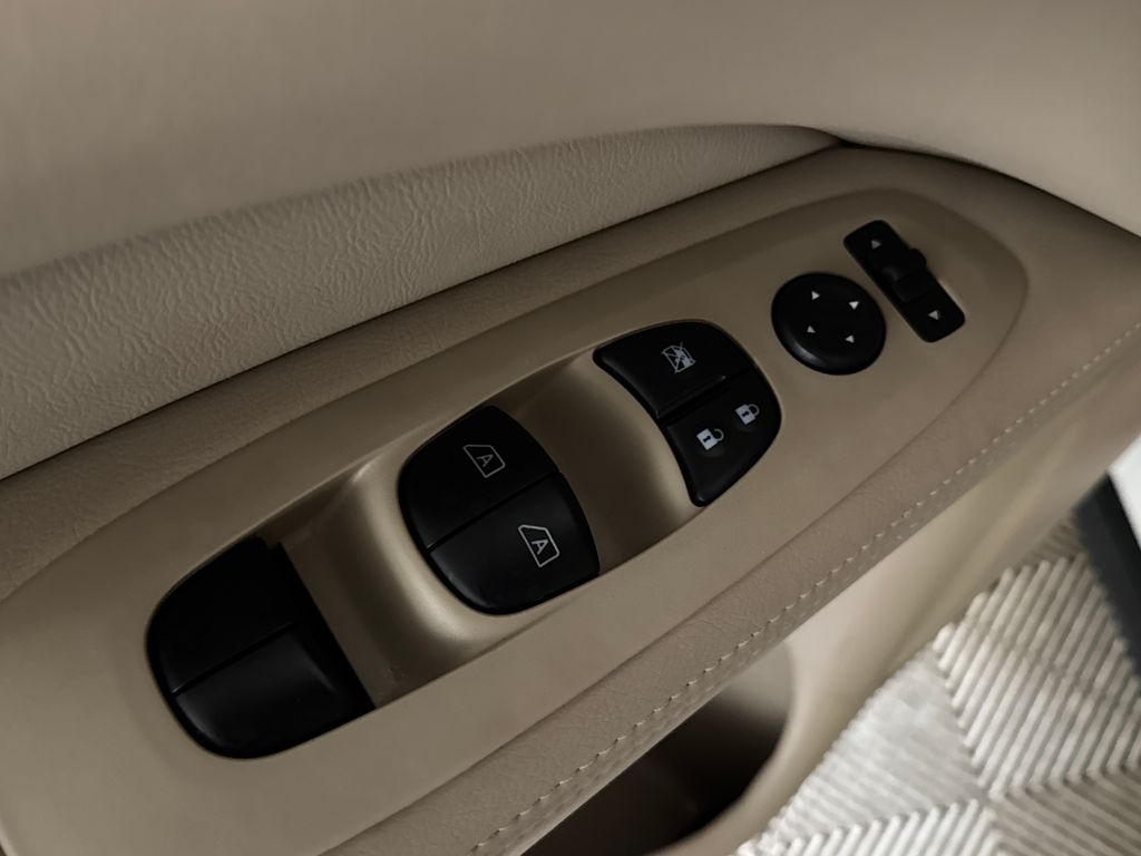 Certified Used 2018 White Nissan Platinum image 18