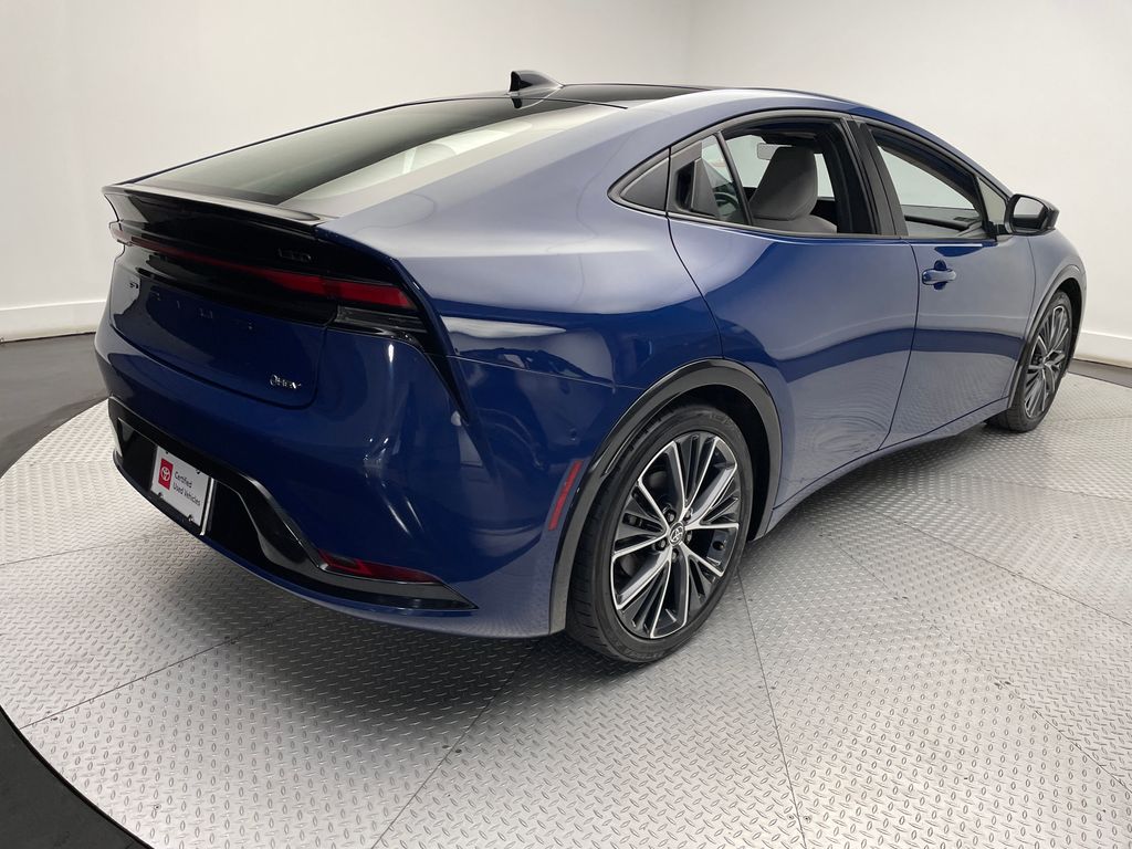 2023 Toyota Prius Limited 5