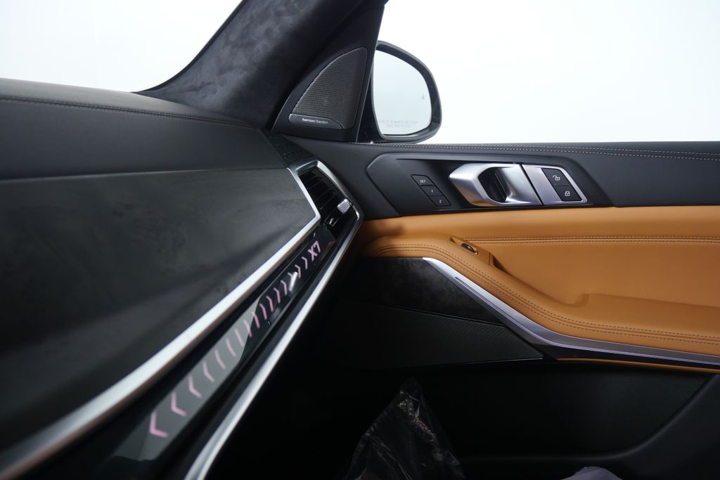 Thumbnail: 2026 BMW X7 - 27