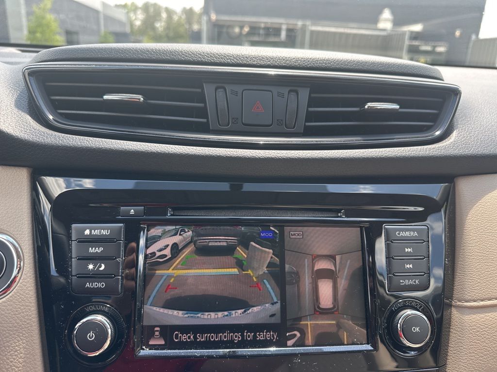 2018 Pearl White Nissan Rogue SV FWD SUV