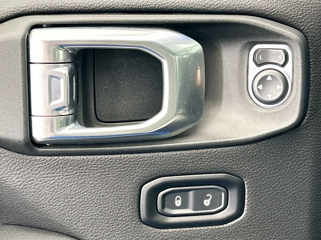 Thumbnail: 2023 Jeep Gladiator - 20