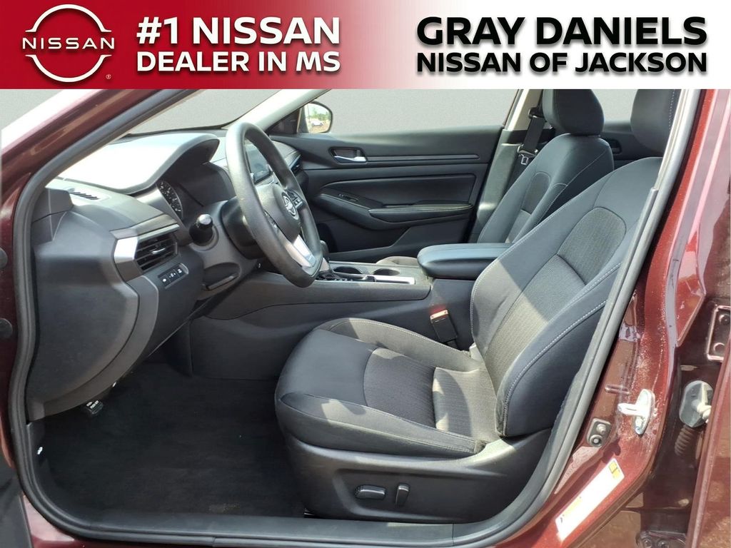 Used 2025 Nissan Altima Sedan