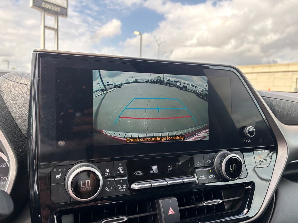 Used Car 2024 Toyota Highlander  Xle For Sale Under $50,000 In Austin, Texas