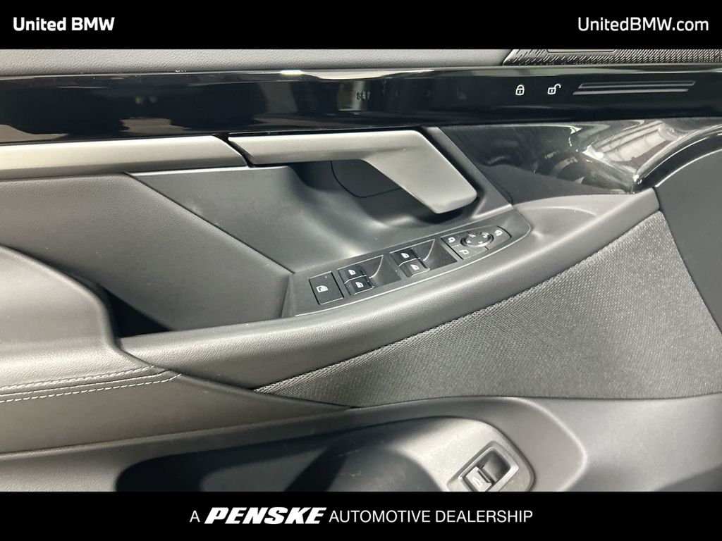 Thumbnail: 2025 BMW 5 Series - 11