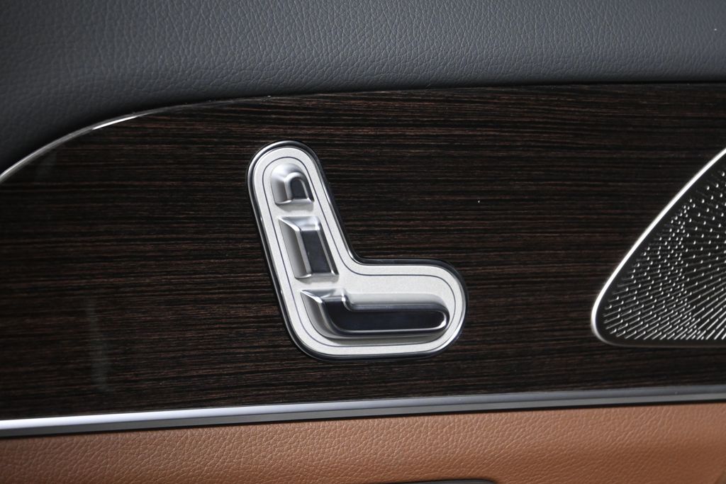 Thumbnail: 2026 Mercedes-Benz GLS - 27