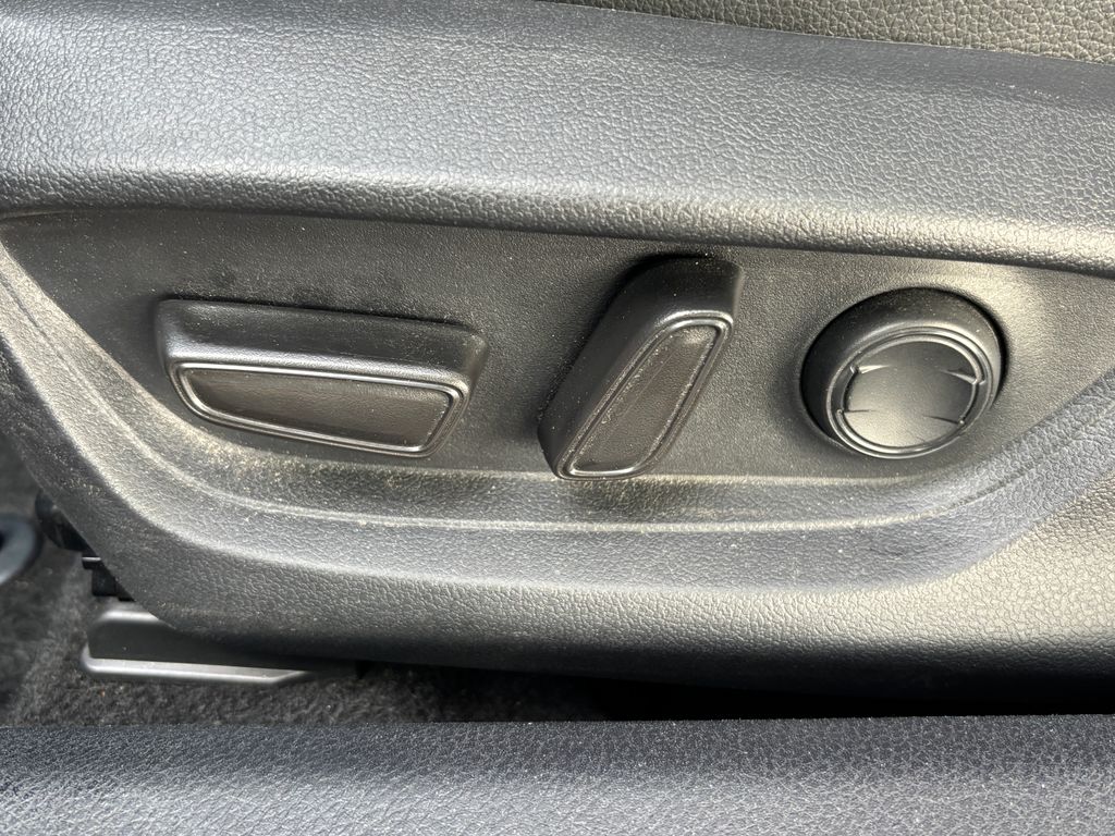 Thumbnail: 2025 Toyota Camry - 24