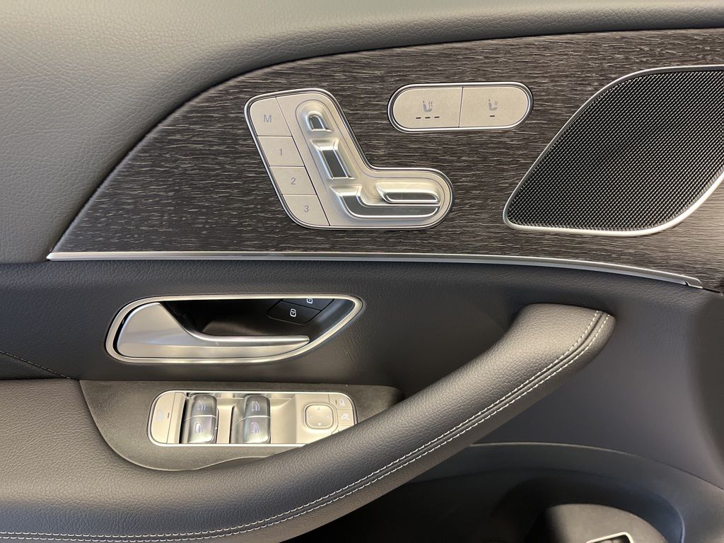 Thumbnail: 2026 Mercedes-Benz GLE - 12