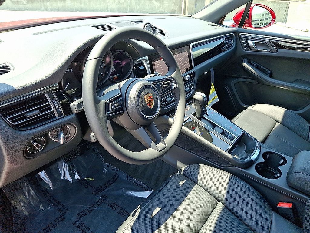 Thumbnail: 2025 Porsche Macan - 4