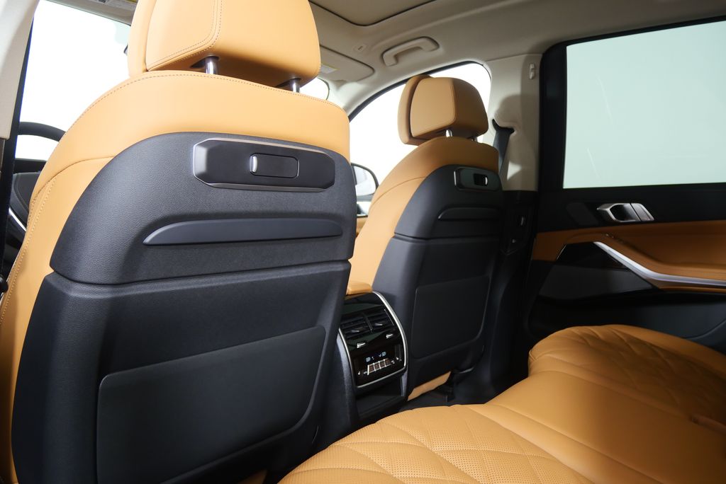 Thumbnail: 2026 BMW X7 - 19