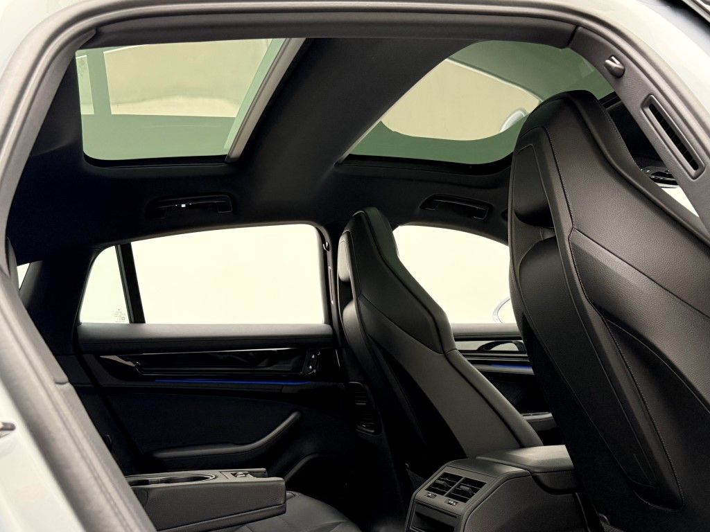 Thumbnail: 2025 Porsche Panamera - 20
