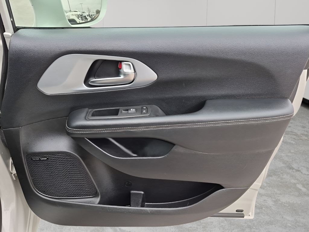 Used Car 2020 Chrysler Pacifica Hybrid  Limited For Sale Under $30,000 In Austin, Texas