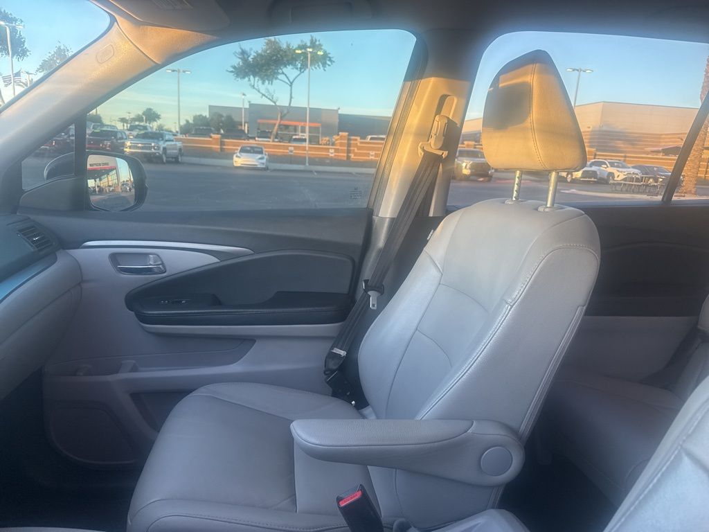 Thumbnail: 2016 Honda Pilot - 9