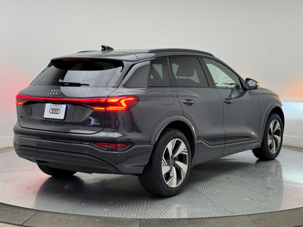 2025 Audi e-tron Premium 9