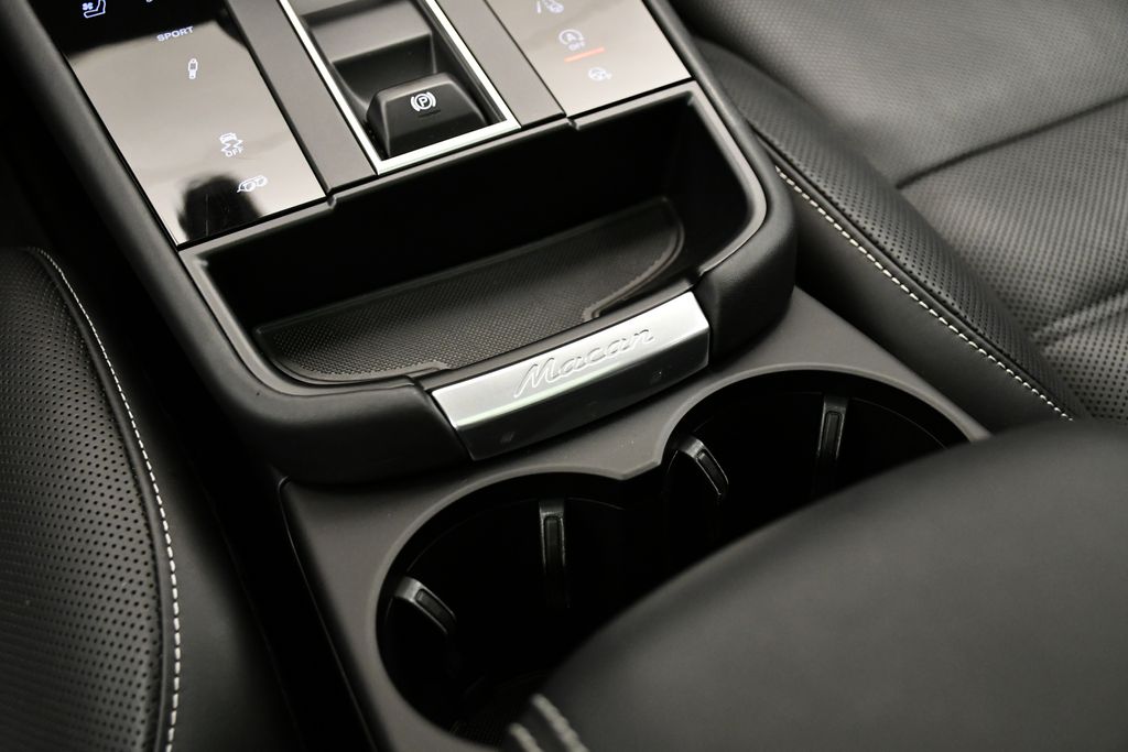 2022 Porsche Macan S 31