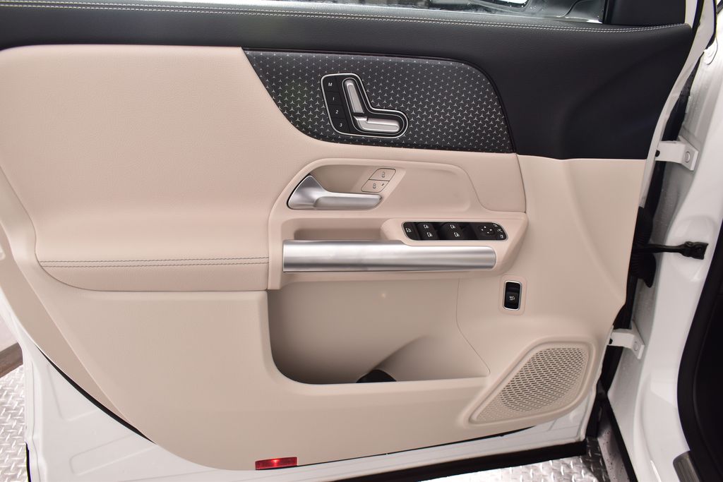 Thumbnail: 2025 Mercedes-Benz GLA - 11