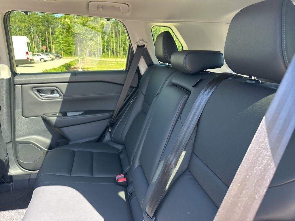 2025 Gun Metallic Nissan Rogue SL FWD SUV