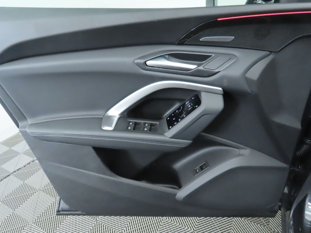 2025 Audi Q5  26