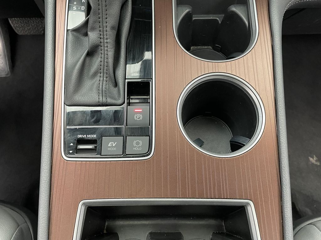 2023 Toyota Sienna XLE 32