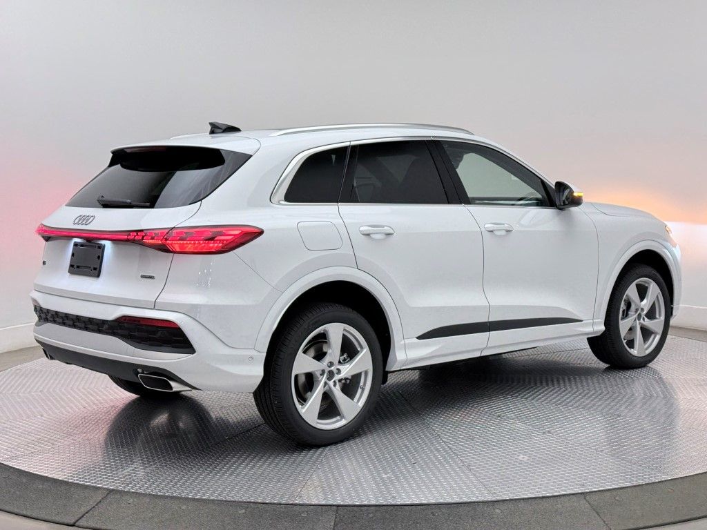 Thumbnail: 2025 Audi Q5 - 14