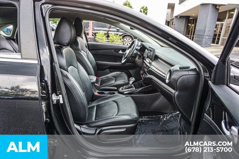 Used 2019 Black Kia EX image 23