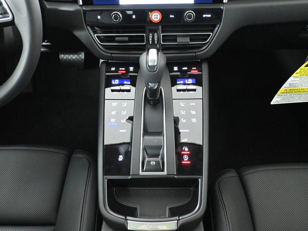 Thumbnail: 2025 Porsche Macan - 29