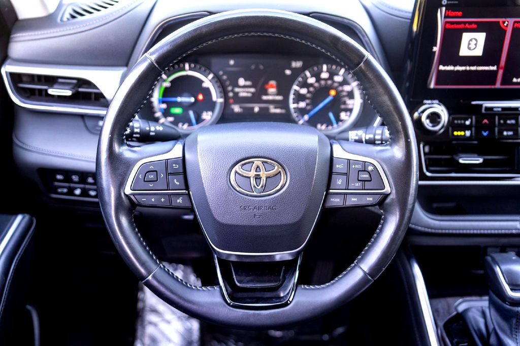 Used Car 2021 Toyota Highlander Hybrid  Platinum For Sale Under $35,000 In Taylor, Texas