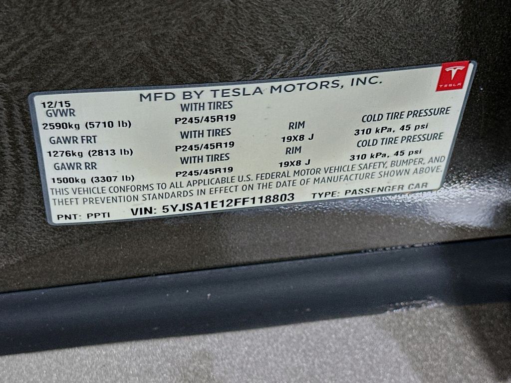 2015 Tesla Model S  29