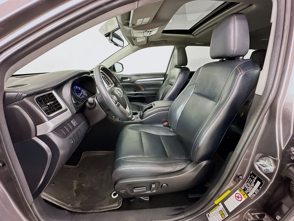 2015 Toyota Highlander XLE 21