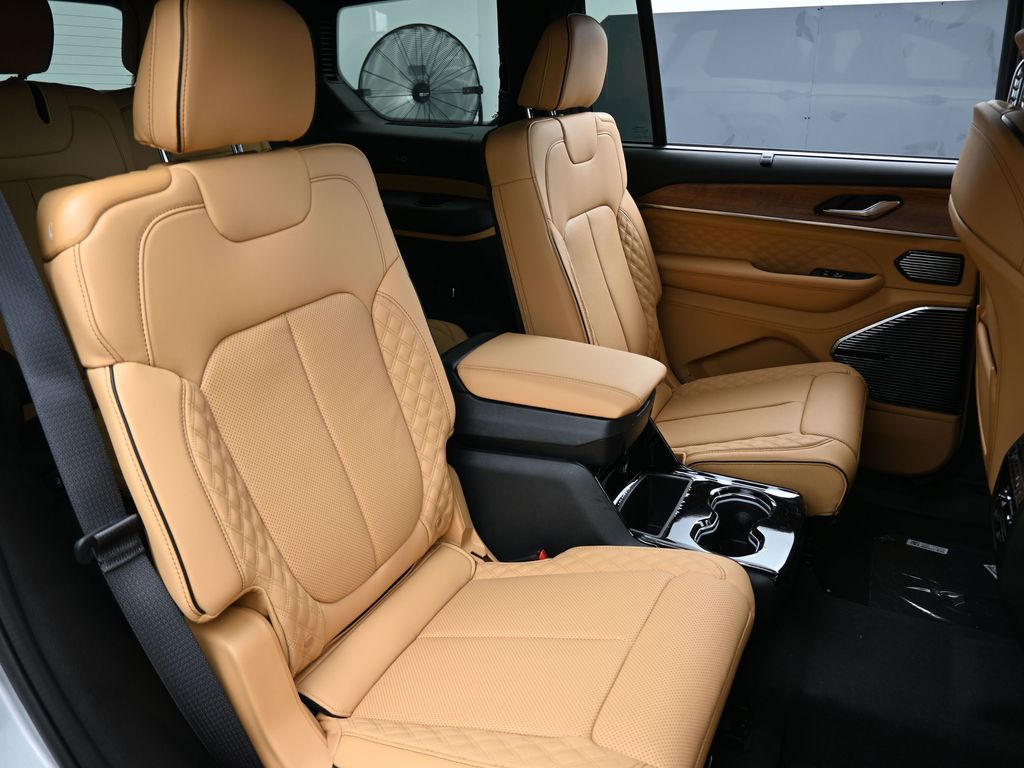 New 2025 Silver Zynith Jeep Summit image 40