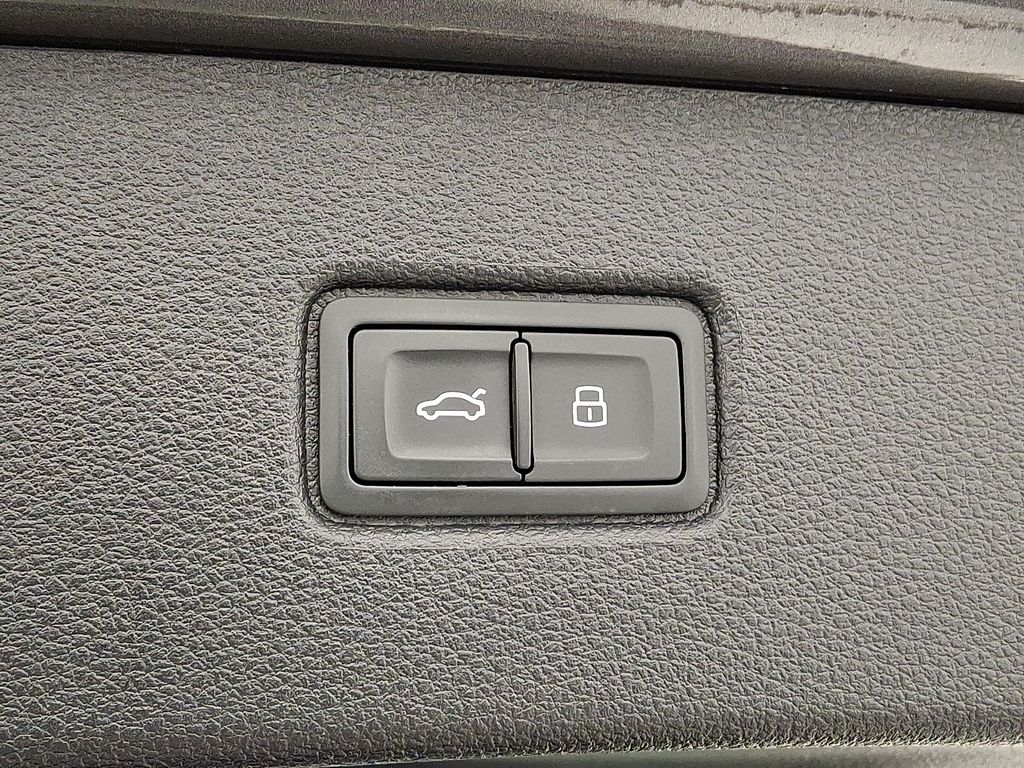 Thumbnail: 2021 Audi Q7 - 28