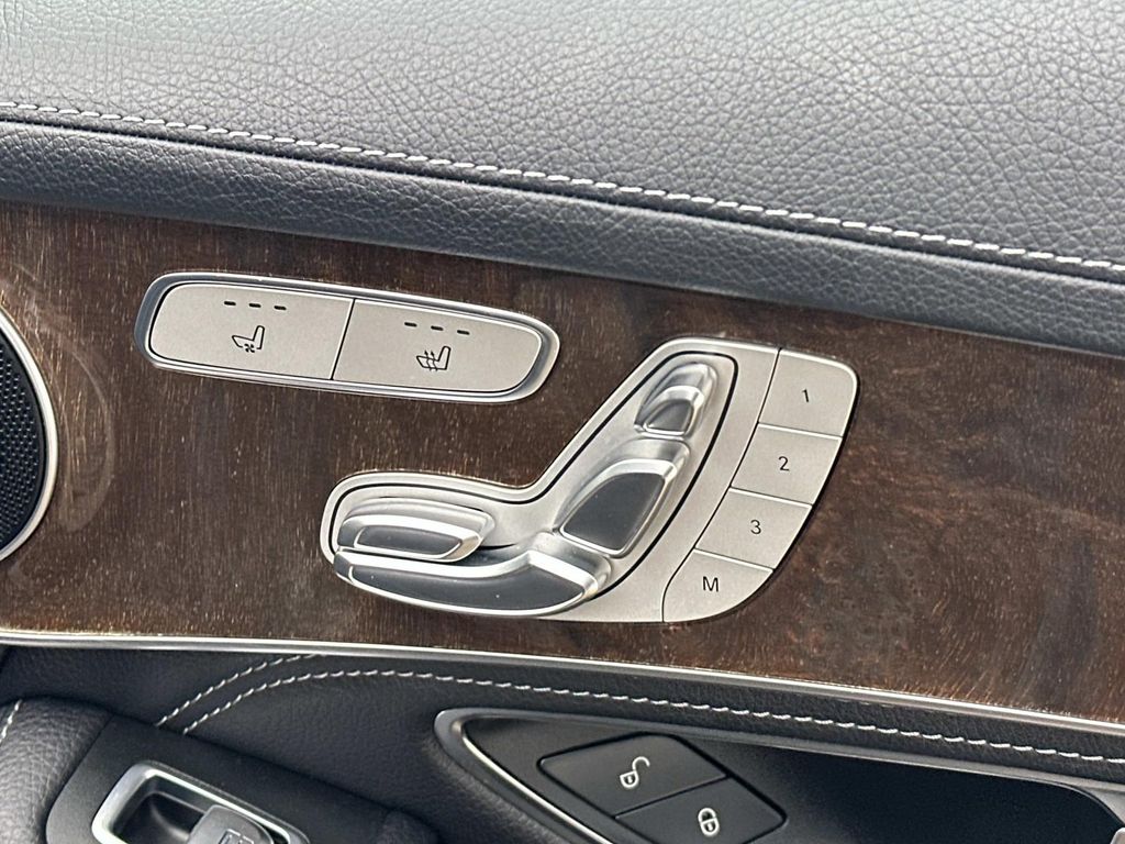 Thumbnail: 2016 Mercedes-Benz GLC - 20