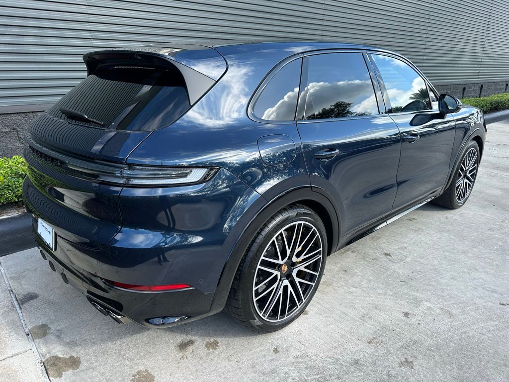Thumbnail: 2025 Porsche Cayenne - 9
