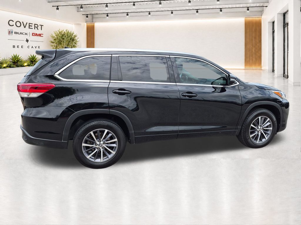 Used Car 2017 Toyota Highlander  Xle For Sale Under $20,000 In Austin, Texas