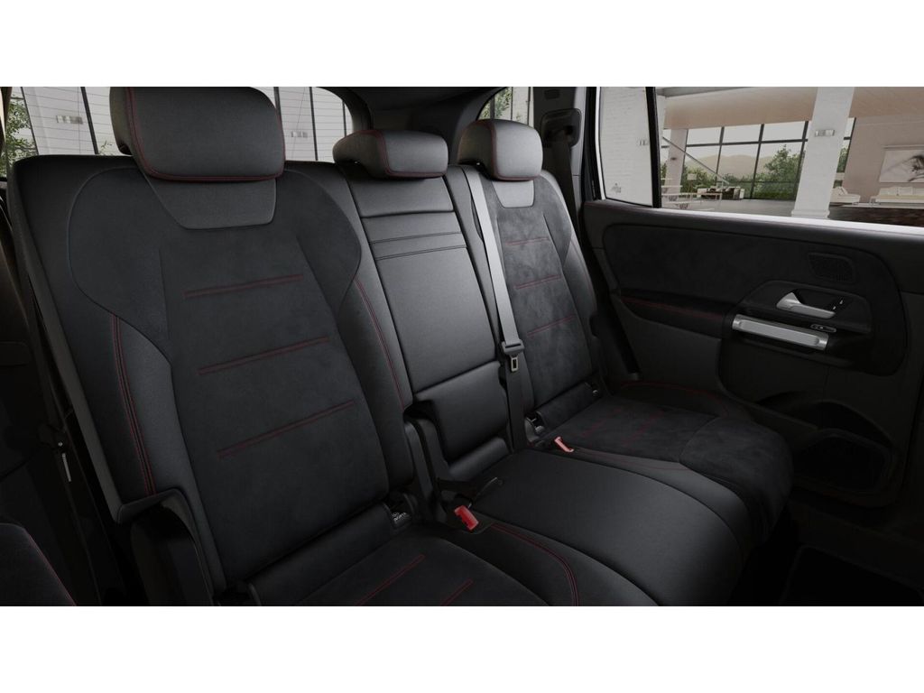2025 Mercedes-Benz GLB 250 5
