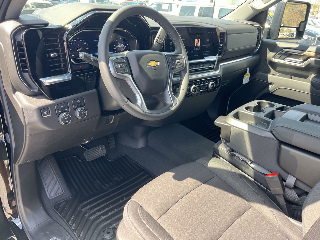 2025 Chevrolet Silverado 2500HD LT photo