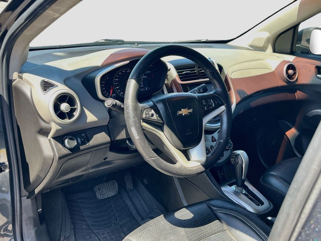 Used 2020 Gray Chevrolet Premier image 9