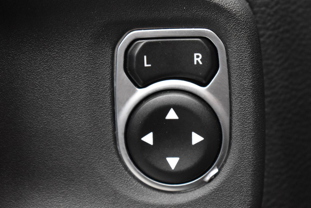 Thumbnail: 2021 Jeep Gladiator - 14