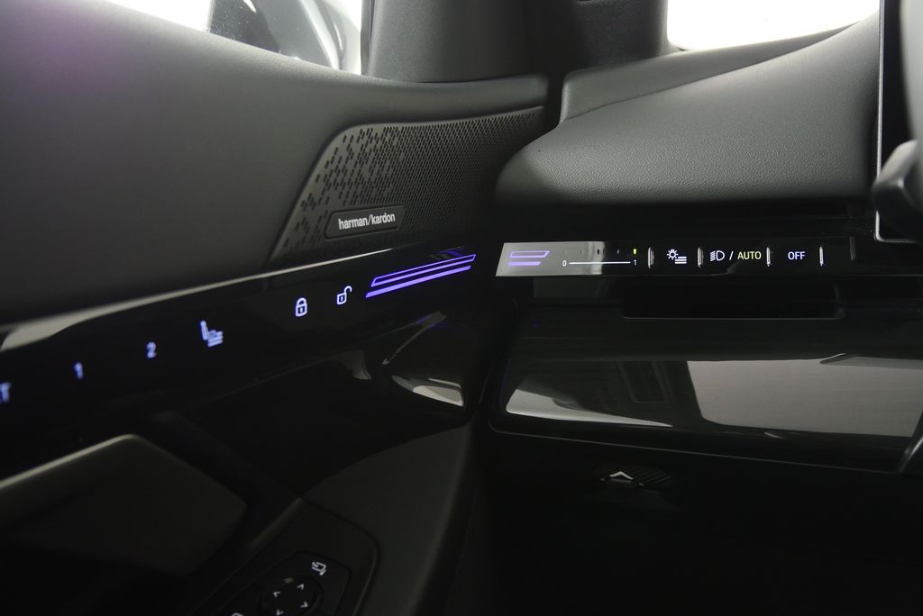 Thumbnail: 2025 BMW 5 Series - 20